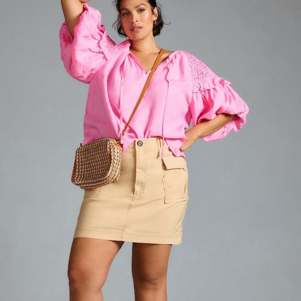 Self Contrast Smocked Linen Blouse - Picture 7 of 9
